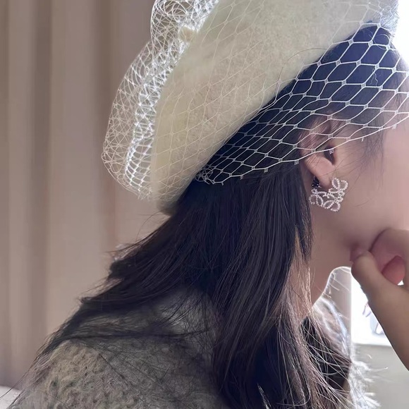 earring - Picture 3 of 5